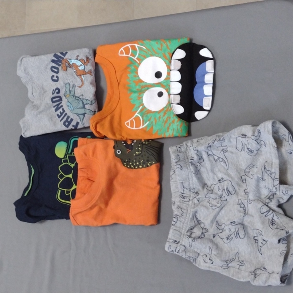 Dino Summer Lot* Boys 18mo* 4 T-shirts 1 short* Good/Great Used Condition*